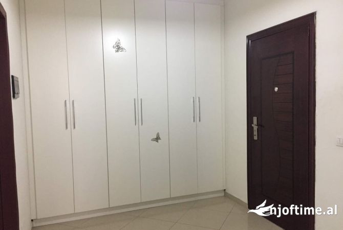 Shtepi me qera Apartament ne Tirane, 1+1, Mobilimi E mobiluar, Pagesa 400  Euro.