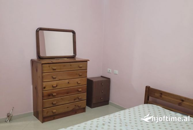 Shtepi me qera Apartament ne Tirane, 1+1, Mobilimi E mobiluar, Pagesa 400  Euro.