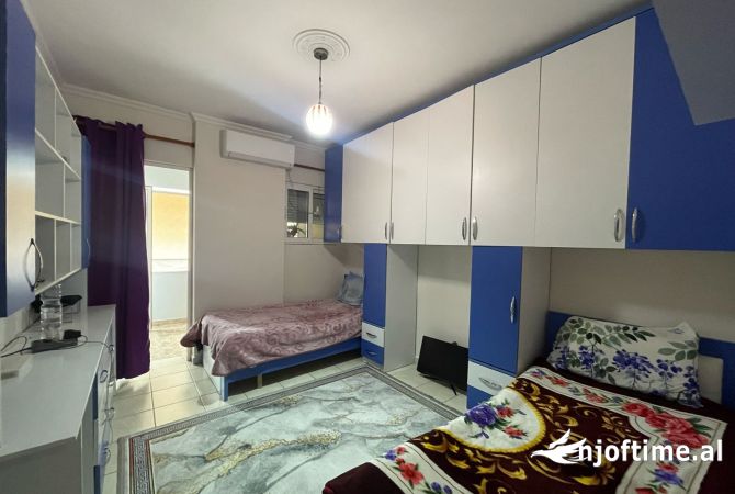 Shtepi ne shitje Apartament ne Tirane, 2+1, Mobilimi E mobiluar, Pagesa 125,000  Euro.