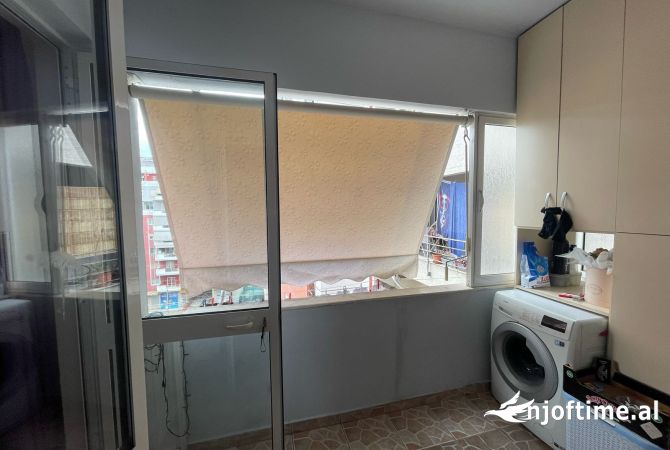 Shtepi ne shitje Apartament ne Tirane, 2+1, Mobilimi E mobiluar, Pagesa 125,000  Euro.