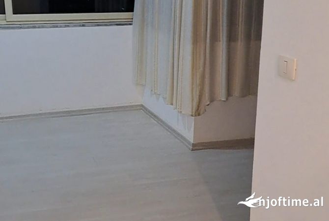 Shtepi me qera Apartament ne Tirane, 2+1, Mobilimi Pjeserisht e mobiluar, Pagesa 400  Euro.