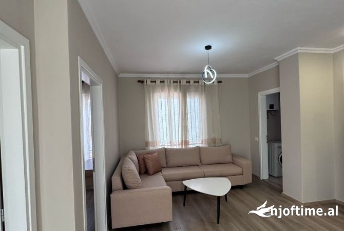Shtepi me qera Apartament ne Tirane, 2+1, Mobilimi E mobiluar, Pagesa 500  Euro.
