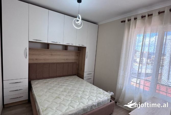 Shtepi me qera Apartament ne Tirane, 2+1, Mobilimi E mobiluar, Pagesa 500  Euro.