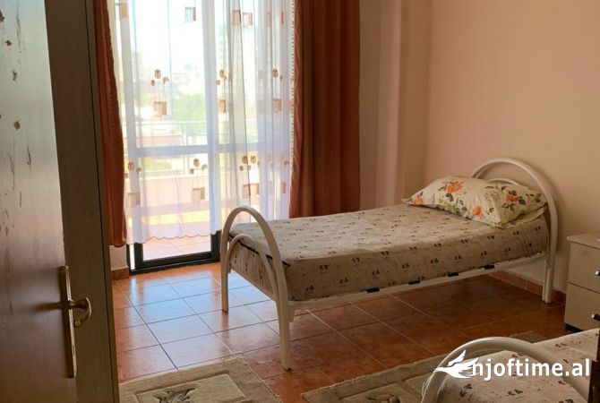 Shtepi me qera Apartament ne Tirane, 2+1, Mobilimi E mobiluar, Pagesa 500  Euro.