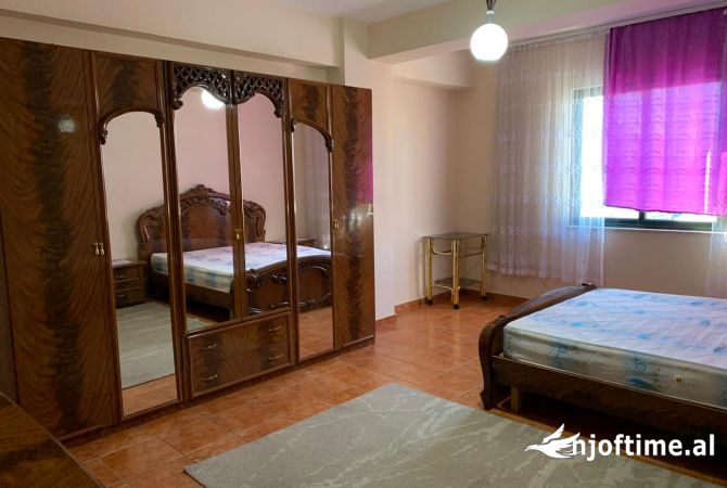 Shtepi me qera Apartament ne Tirane, 2+1, Mobilimi E mobiluar, Pagesa 500  Euro.