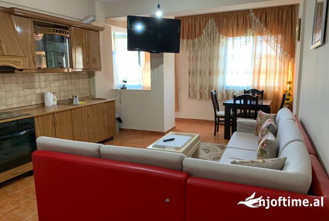 Shtepi me qera Apartament ne Tirane, 2+1, Mobilimi E mobiluar, Pagesa 500  Euro.