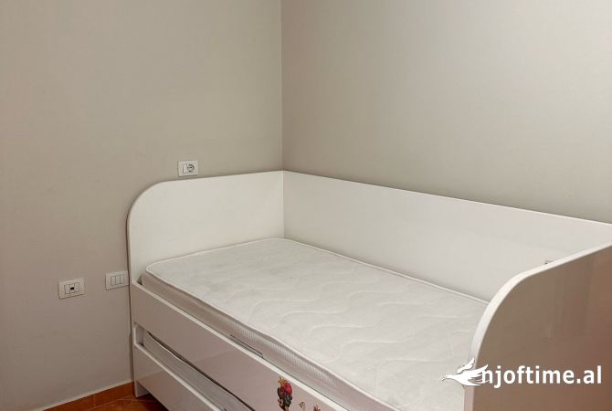 Shtepi me qera Apartament ne Tirane, 3+1, Mobilimi E mobiluar, Pagesa 650  Euro.