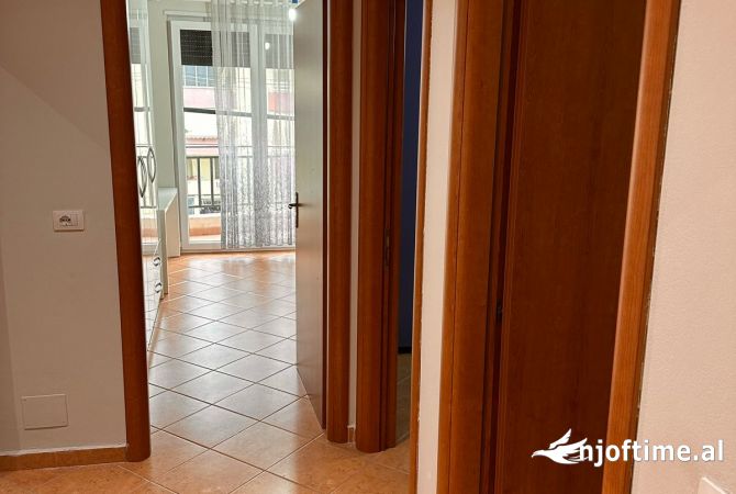 Shtepi me qera Apartament ne Tirane, 3+1, Mobilimi E mobiluar, Pagesa 650  Euro.