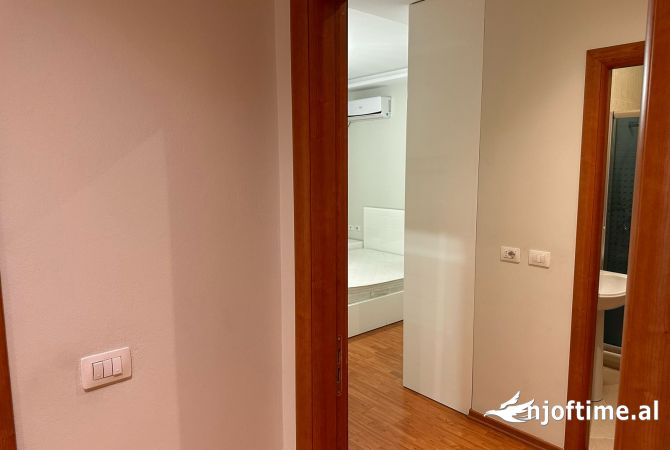 Shtepi me qera Apartament ne Tirane, 3+1, Mobilimi E mobiluar, Pagesa 650  Euro.