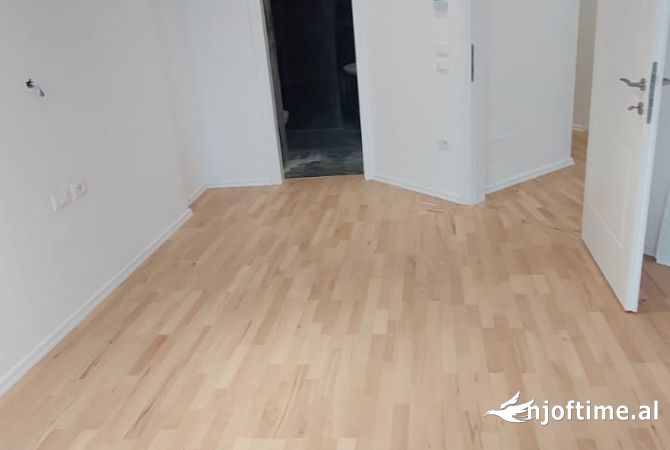 Shtepi ne shitje Apartament ne Tirane, 2+1, Mobilimi Bosh, pa mobiluar, Pagesa 504,000  Euro.