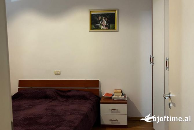 Shtepi ne shitje Apartament ne Tirane, 1+1, Mobilimi E mobiluar, Pagesa 120,000  Euro.