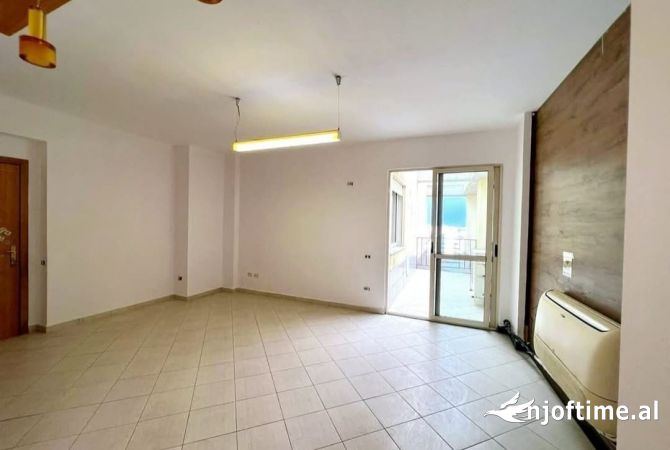 Shtepi ne shitje 2+1 ne Tirane - 175,000 Euro