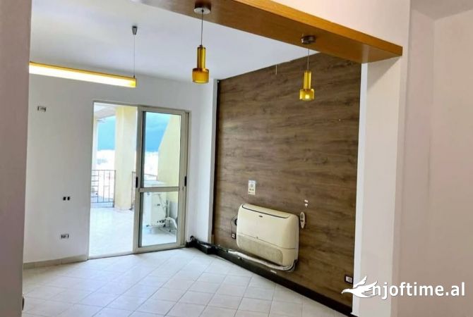 Shtepi ne shitje Apartament ne Tirane, 2+1, Mobilimi E mobiluar, Pagesa 175,000  Euro.