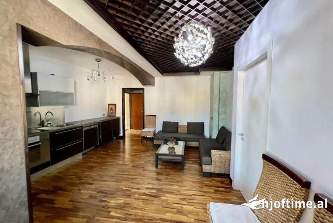 Shtepi ne shitje Apartament ne Tirane, 2+1, Mobilimi E mobiluar, Pagesa 300,000  Euro.