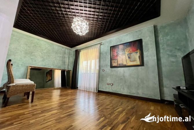 Shtepi ne shitje Apartament ne Tirane, 2+1, Mobilimi E mobiluar, Pagesa 300,000  Euro.