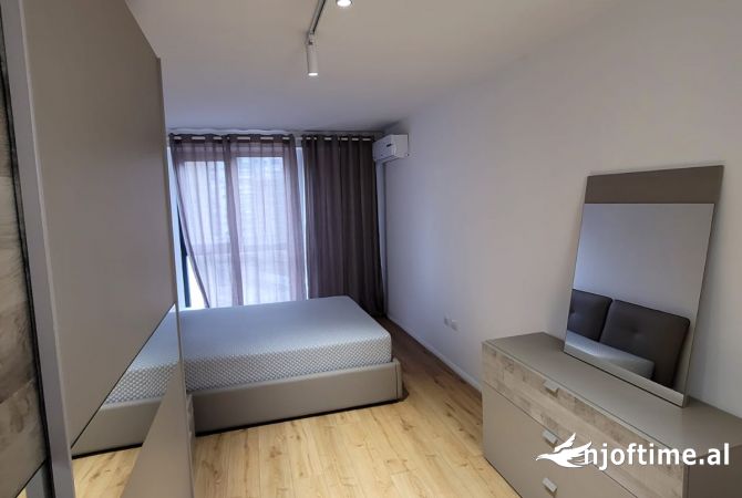 Shtepi ne shitje Apartament ne Tirane, 1+1, Mobilimi E mobiluar, Pagesa 104,000  Euro.