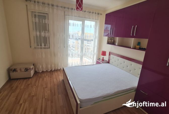 Shtepi me qera Apartament ne Tirane, 3+1, Mobilimi E mobiluar, Pagesa 600  Euro.