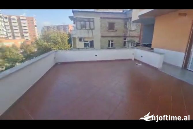 Shtepi ne shitje Apartament ne Tirane, 2+1, Mobilimi Bosh, pa mobiluar, Pagesa 270,000  Euro.
