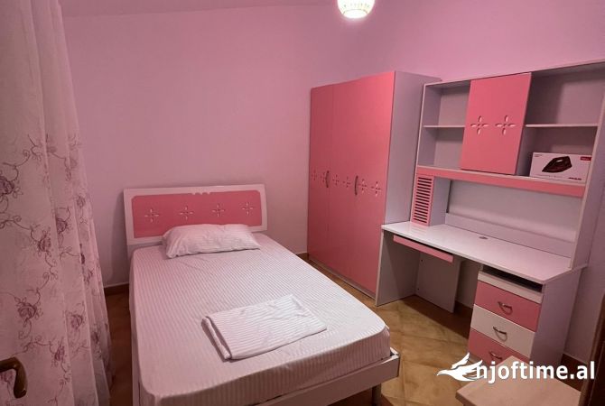 Shtepi ne shitje Apartament ne Durres, 2+1, Mobilimi E mobiluar, Pagesa 150,000  Euro.