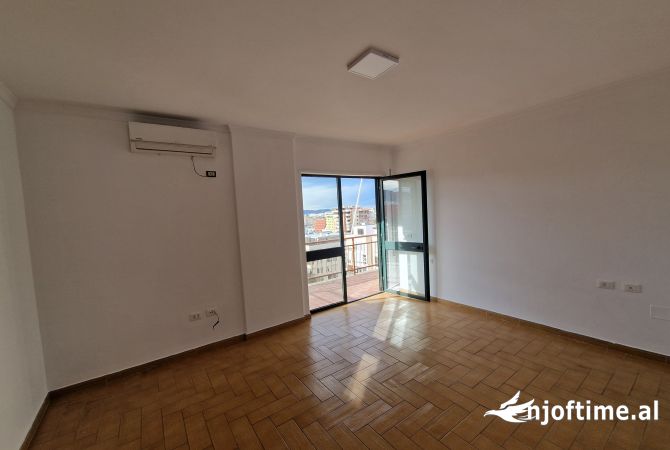 Ambient biznesi me qera 3+1 ne Tirane - 150,000 Leke