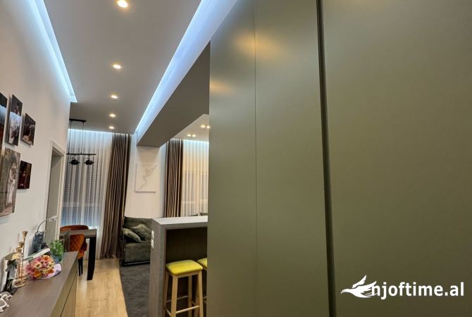 Shtepi ne shitje Apartament ne Tirane, 2+1, Mobilimi E mobiluar, Pagesa 168,000  Euro.