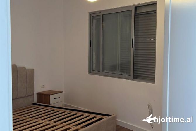 Shtepi ne shitje Apartament ne Tirane, 2+1, Mobilimi Pjeserisht e mobiluar, Pagesa 150,000  Euro.