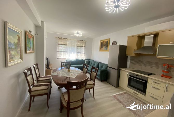 Appartamento in affitto a Tirana 2+1, Arredato