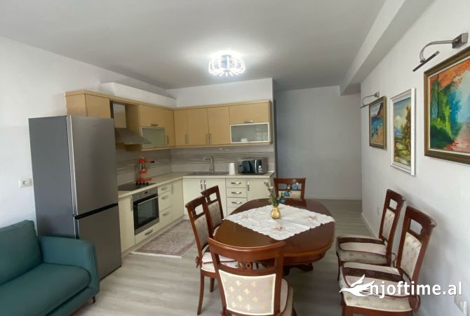 Appartamento in affitto a Tirana 2+1, Arredato