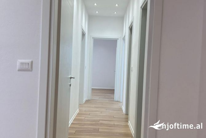 Jepet me qera apartament 3+1 per zyra te "Garden Building"