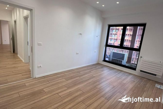 Jepet me qera apartament 3+1 per zyra te "Garden Building"