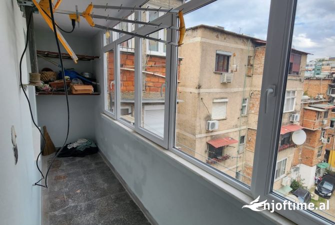 Shtepi ne shitje Apartament ne Tirane, 3+1, Mobilimi E mobiluar, Pagesa 150,000  Euro.