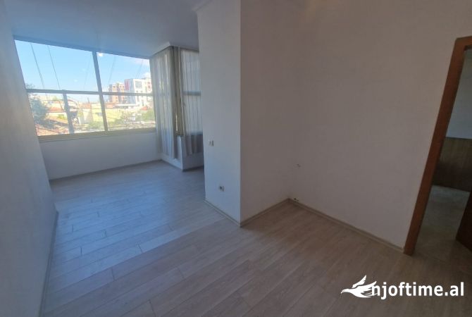Shtepi me qera 2+1 ne Tirane - 400 Euro