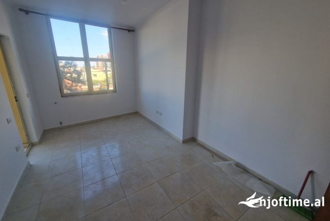 Shtepi me qera Apartament ne Tirane, 2+1, Mobilimi Pjeserisht e mobiluar, Pagesa 400  Euro.