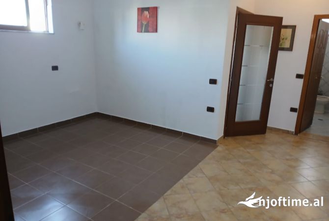Shtepi me qera 1+1 ne Tirane - 25,000 Leke