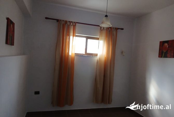Shtepi me qera Apartament ne Tirane, 1+1, Mobilimi Bosh, pa mobiluar, Pagesa 25,000  Leke.