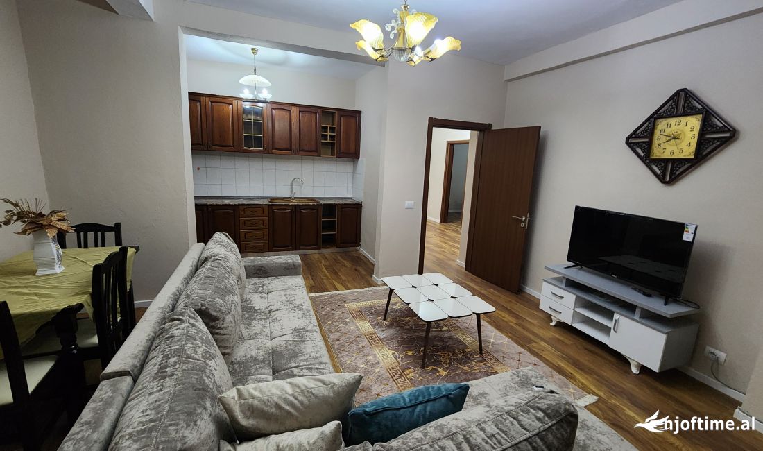 Shtepi me qera Apartament ne Tirane, 2+1, Mobilimi E mobiluar, Pagesa 650  Euro.