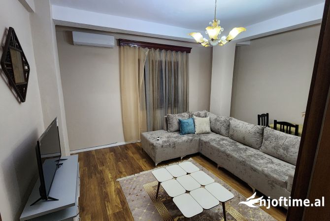 Shtepi me qera Apartament ne Tirane, 2+1, Mobilimi E mobiluar, Pagesa 650  Euro.