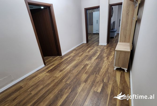 Shtepi me qera Apartament ne Tirane, 2+1, Mobilimi E mobiluar, Pagesa 650  Euro.