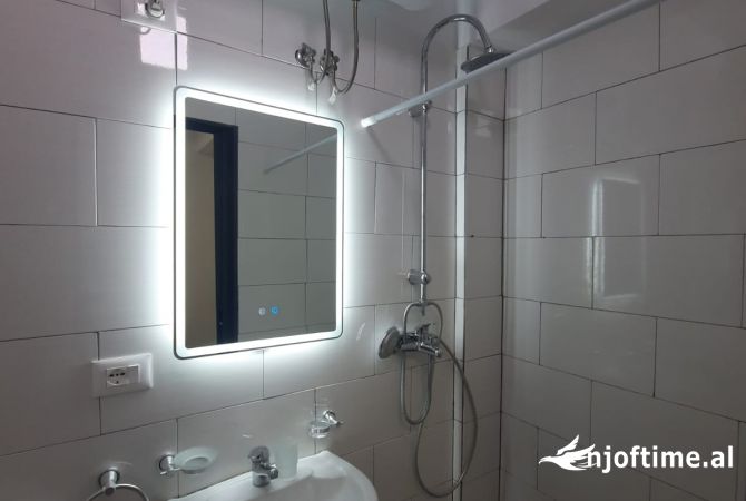 Shtepi me qera Apartament ne Tirane, 3+1, Mobilimi E mobiluar, Pagesa 1,300  Euro.