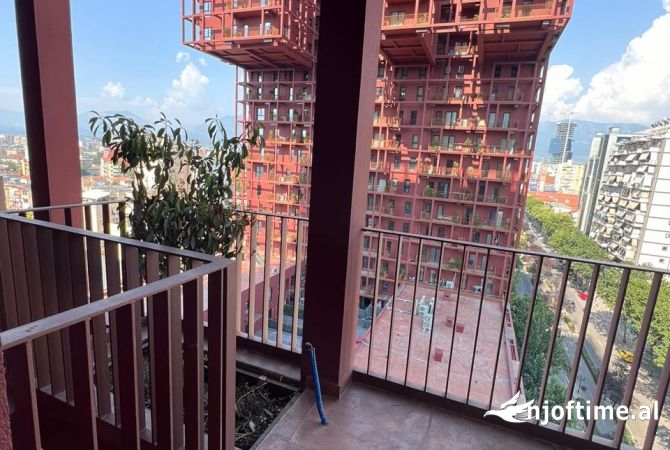 Jepet me qera ambjent per zyra ne kompleksin modern "Garden Building" te Rruga e Kavajes