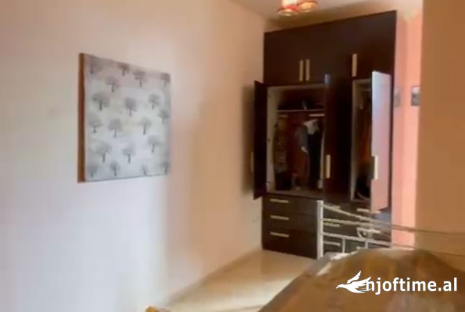 Shtepi ne shitje Apartament ne Tirane, 1+1, Mobilimi E mobiluar, Pagesa 68,000  Euro.