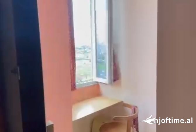 Shtepi ne shitje Apartament ne Tirane, 1+1, Mobilimi E mobiluar, Pagesa 68,000  Euro.