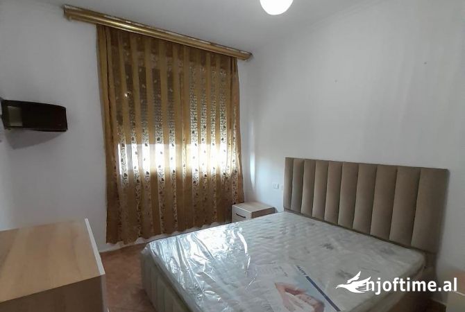 Shtepi me qera Apartament ne Tirane, 2+1, Mobilimi E mobiluar, Pagesa 550  Euro.