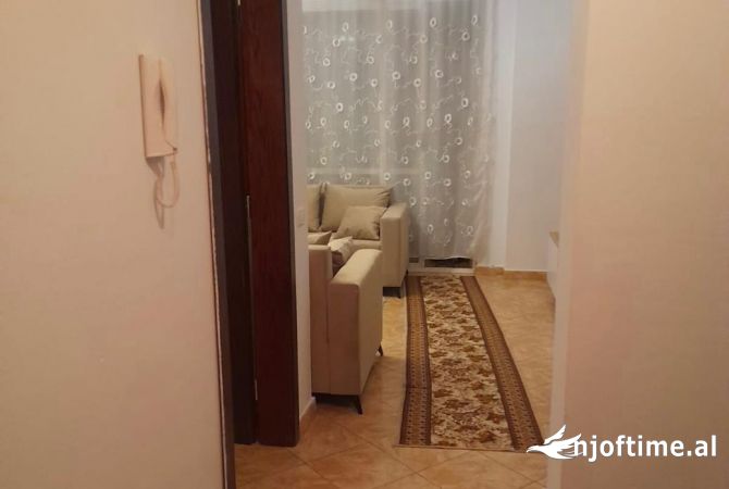 Shtepi me qera Apartament ne Tirane, 2+1, Mobilimi E mobiluar, Pagesa 550  Euro.