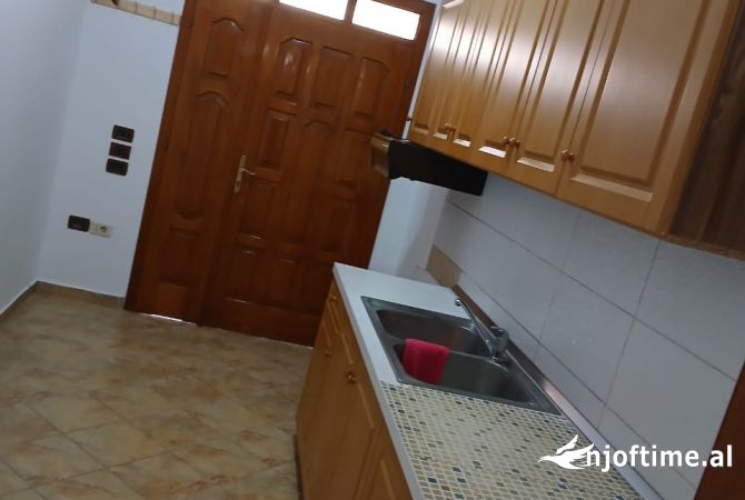 Shtepi me qera 1+1 ne Tirane - 25,000 Leke