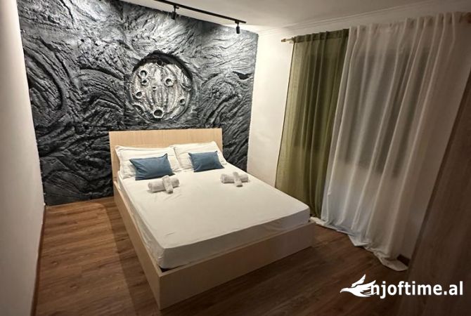 Shtepi me qera Apartament ne Tirane, 2+1, Mobilimi E mobiluar, Pagesa 550  Euro.