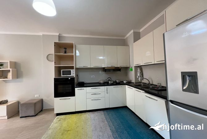 Shtepi ne shitje Apartament ne Tirane, 2+1, Mobilimi E mobiluar, Pagesa 215,000  Euro.