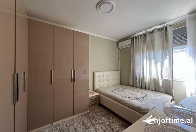 Shtepi ne shitje Apartament ne Tirane, 2+1, Mobilimi E mobiluar, Pagesa 215,000  Euro.