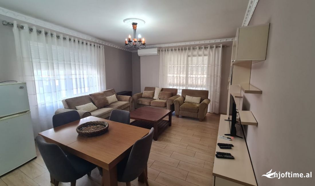 Shtepi me qera Apartament ne Tirane, 2+1, Mobilimi E mobiluar, Pagesa 700  Euro.