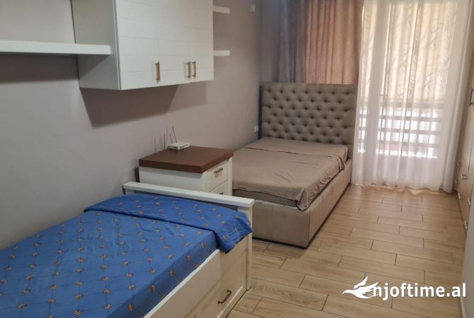 Shtepi me qera Apartament ne Tirane, 2+1, Mobilimi E mobiluar, Pagesa 700  Euro.